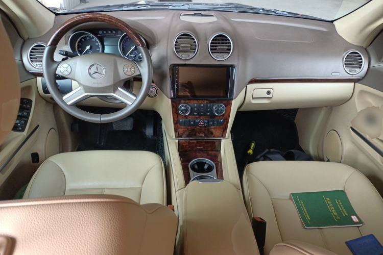Used Mercedes-Benz GL-Class 2014 GL 350 CDI 4MATIC Center Console