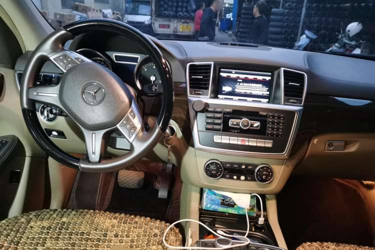Used Mercedes-Benz GL-Class 2014 GL 350 CDI 4MATIC Center Console