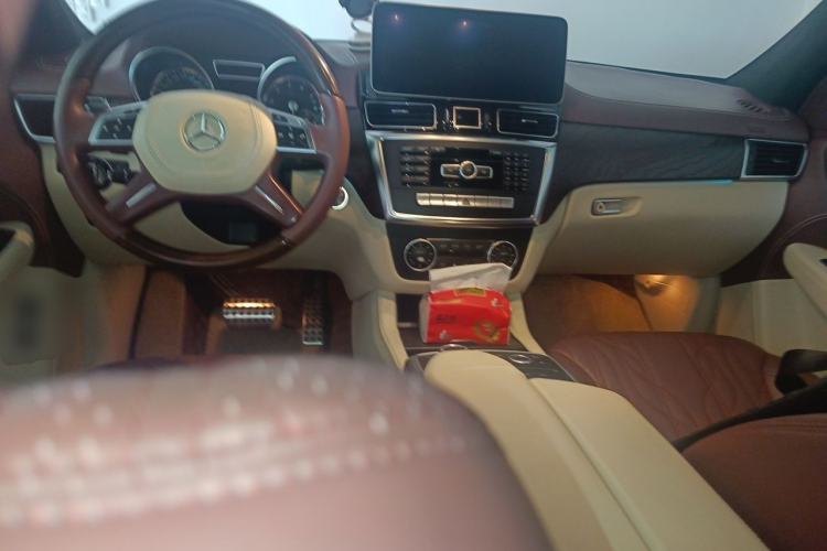 Used Mercedes-Benz GL-Class 2014 GL 400 4MATIC Dynamic Model Center Console