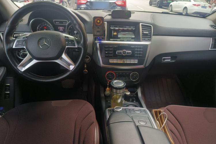 Used Mercedes-Benz GL-Class 2014 GL 400 4MATIC Dynamic Model Center Console