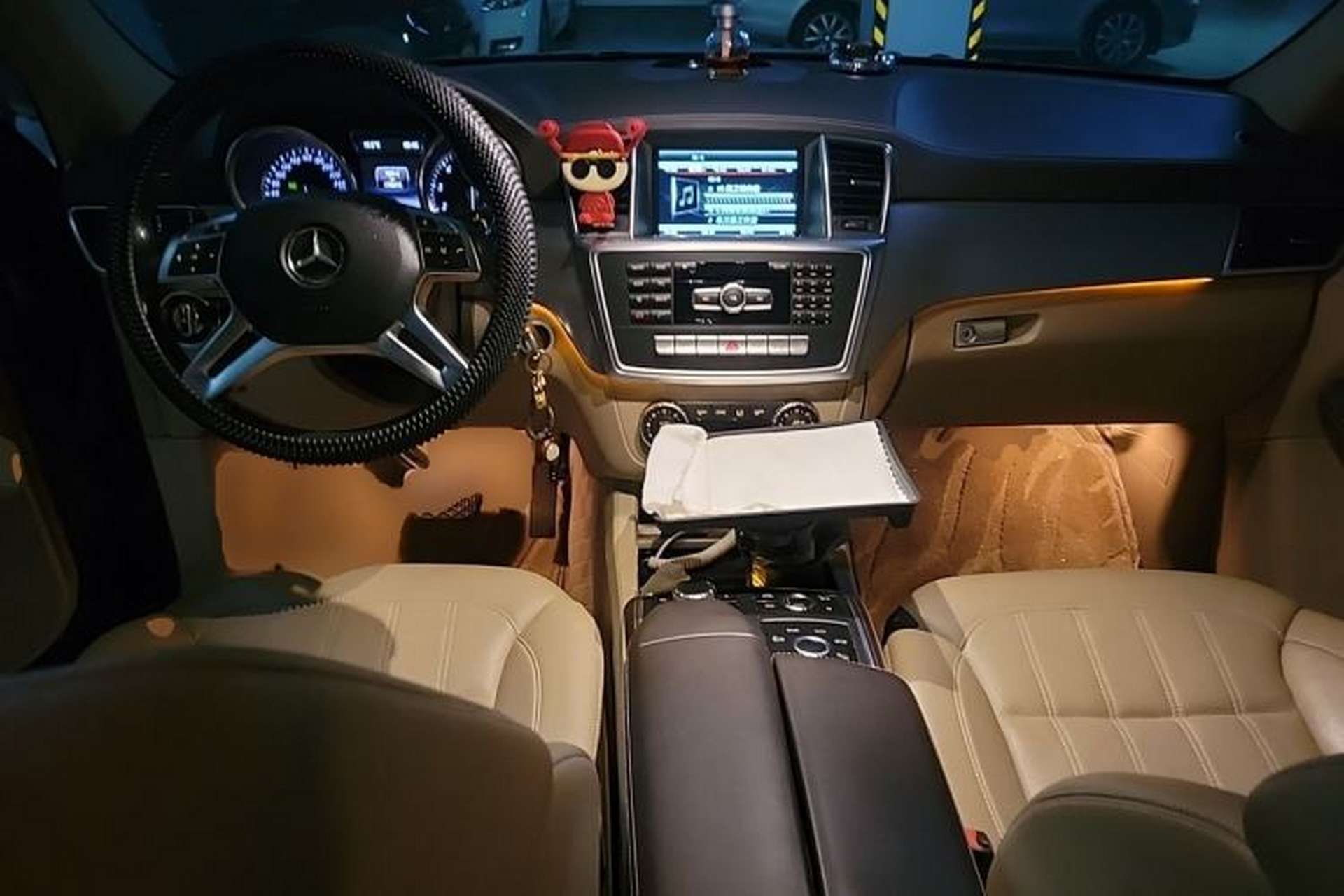 Used Mercedes-Benz GL-Class 2014 GL 400 4MATIC Dynamic Model Center Console