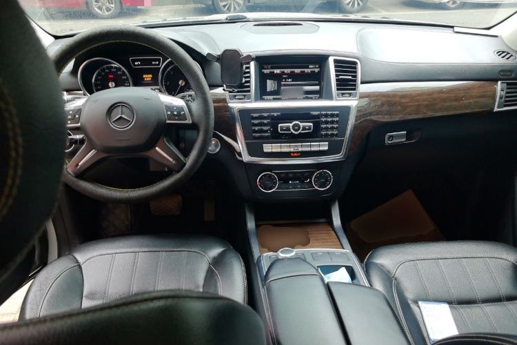 Used Mercedes-Benz GL-Class 2014 GL 350 CDI 4MATIC Center Console
