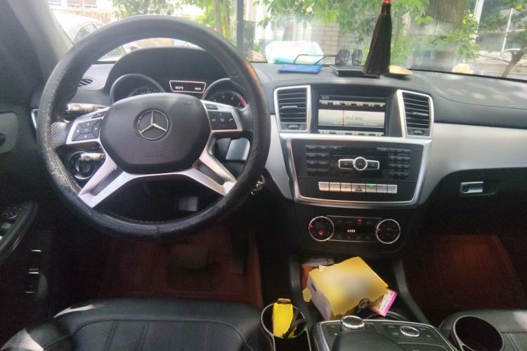 Used Mercedes-Benz GL-Class 2014 GL 400 4MATIC Dynamic Model Center Console