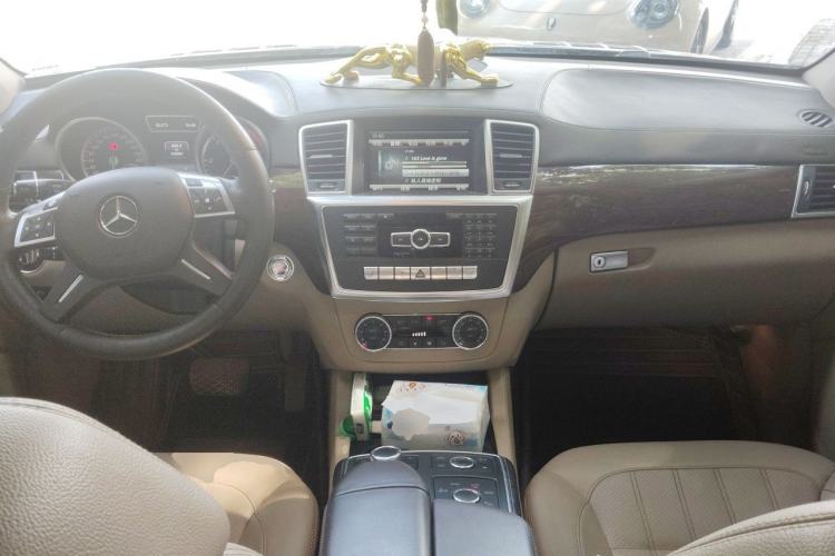Used Mercedes-Benz GL-Class 2014 GL 350 CDI 4MATIC Center Console