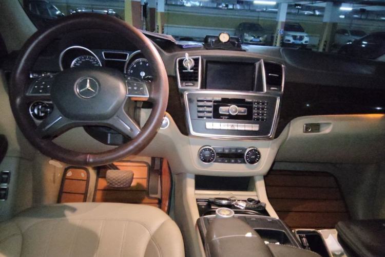 Used Mercedes-Benz GL-Class  Center Console