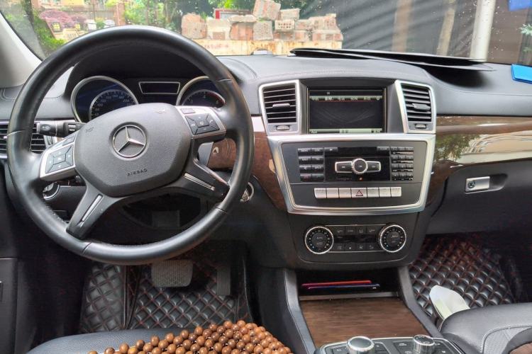 Used Mercedes-Benz GL-Class 2014 GL 350 CDI 4MATIC Center Console