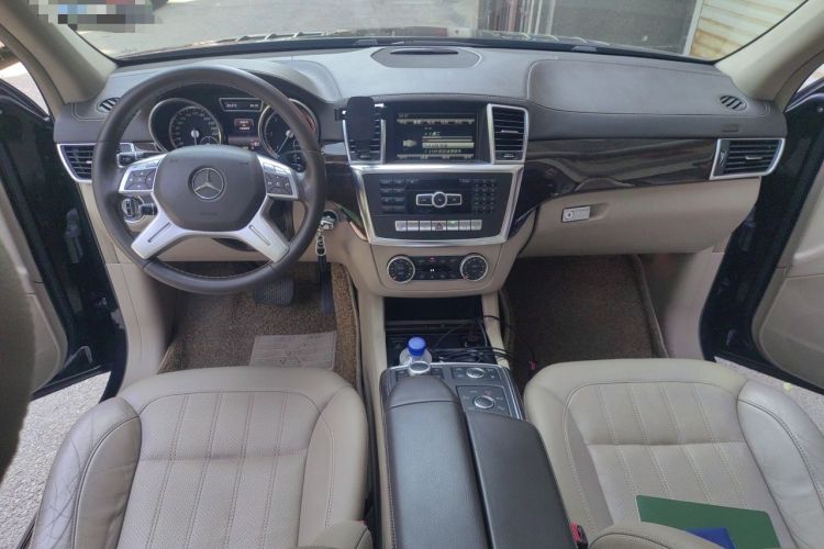 Used Mercedes-Benz GL-Class 2014 GL 350 CDI 4MATIC Center Console