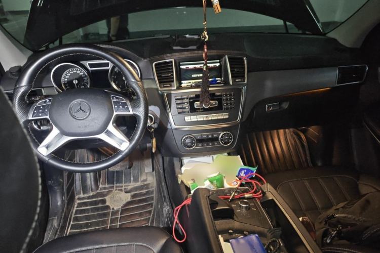 Used Mercedes-Benz GL-Class 2014 GL 400 4MATIC Dynamic Model Center Console