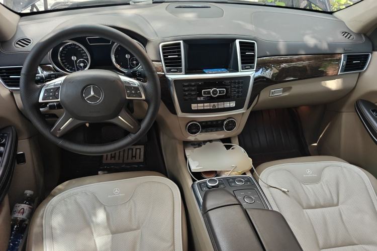 Used Mercedes-Benz GL-Class 2014 GL 350 CDI 4MATIC Center Console