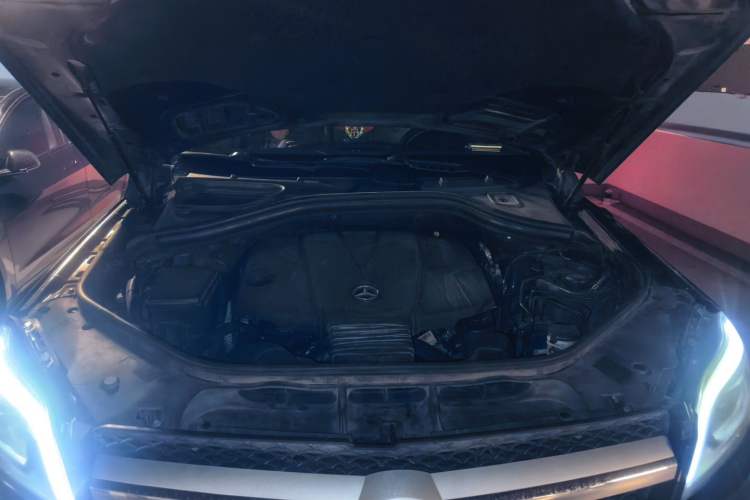 Used Mercedes-Benz GL-Class 2014 GL 350 CDI 4MATIC Engine Bay
