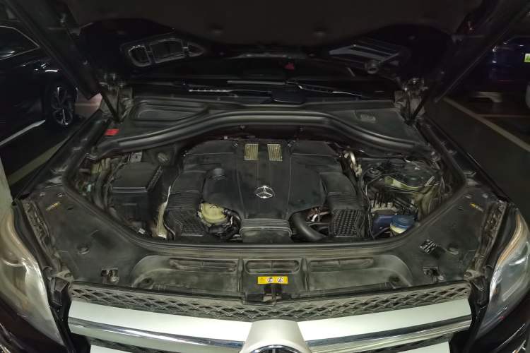 Used Mercedes-Benz GL-Class 2014 GL 400 4MATIC Dynamic Model Engine Bay
