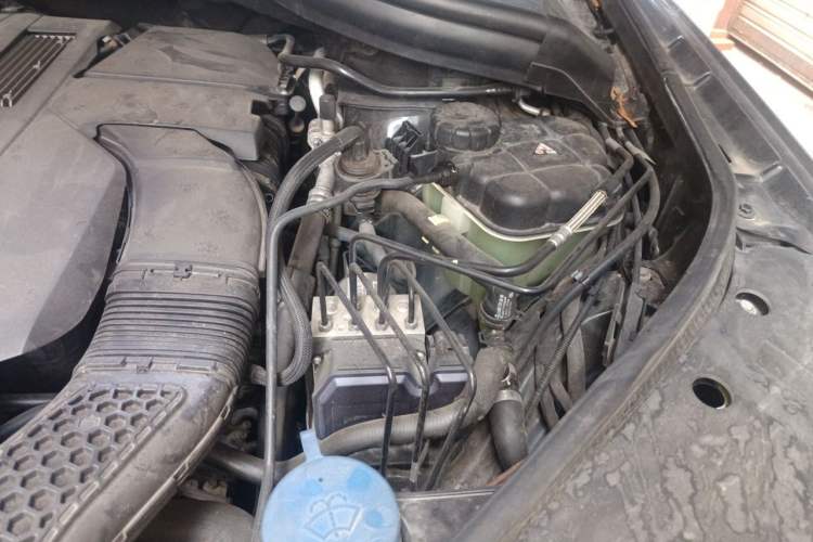 Used Mercedes-Benz GL-Class 2014 GL 400 4MATIC Dynamic Model Engine Bay Left