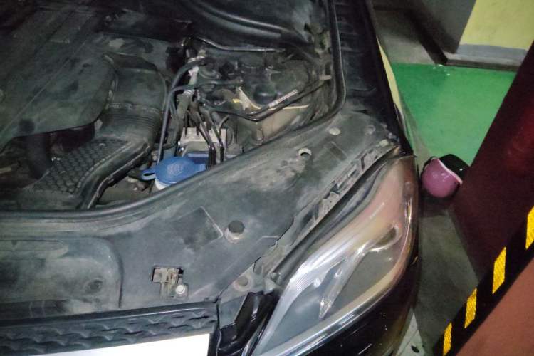 Used Mercedes-Benz GL-Class  Engine Bay Left