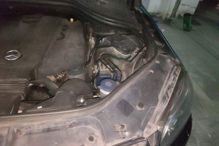 Used Mercedes-Benz GL-Class  Engine Bay Left
