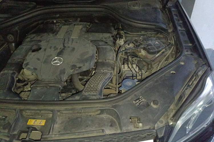 Used Mercedes-Benz GL-Class  Engine Bay Left