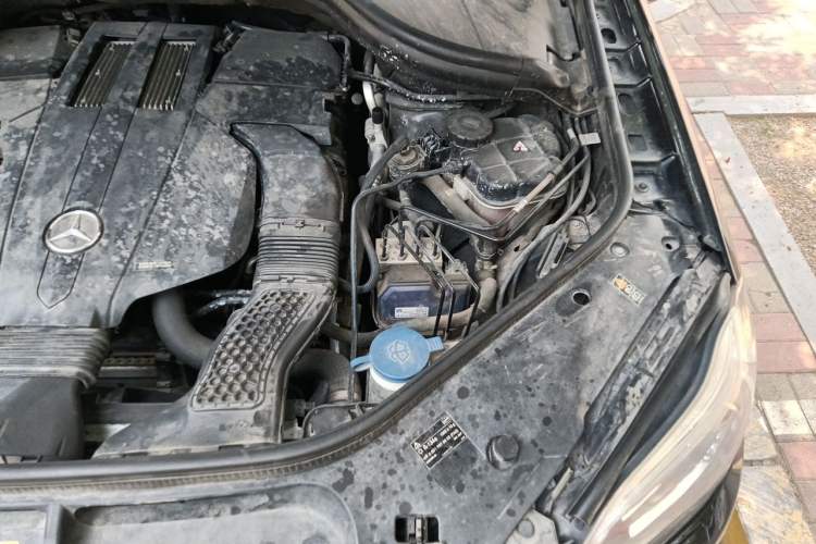 Used Mercedes-Benz GL-Class  Engine Bay Left