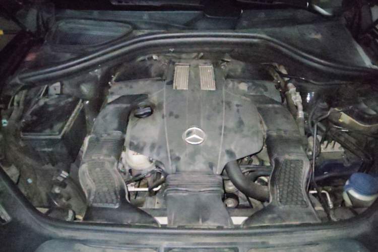 Used Mercedes-Benz GL-Class  Engine Bay