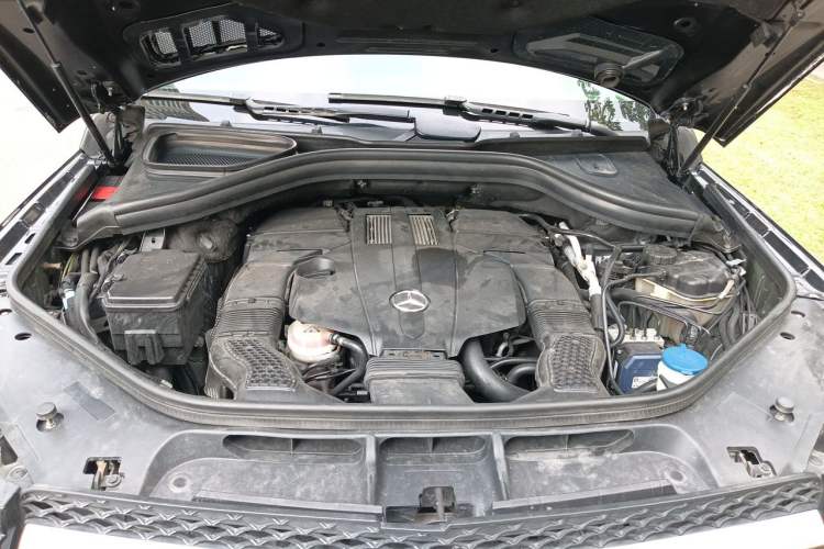 Used Mercedes-Benz GL-Class 2014 GL 400 4MATIC Dynamic Model Engine Bay