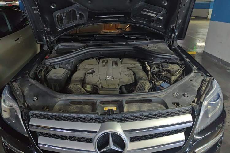 Used Mercedes-Benz GL-Class 2014 GL 400 4MATIC Dynamic Model Engine Bay