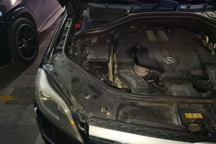 Used Mercedes-Benz GL-Class 2014 GL 400 4MATIC Dynamic Model Engine Bay Right