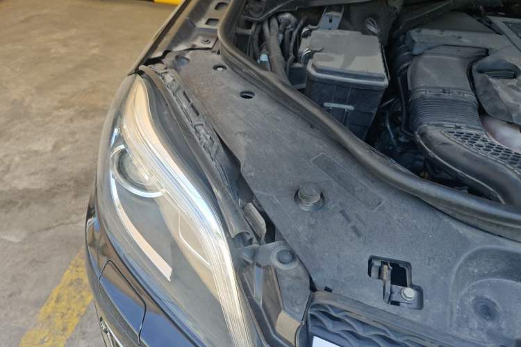 Used Mercedes-Benz GL-Class 2014 GL 400 4MATIC Luxury Model Engine Bay Right