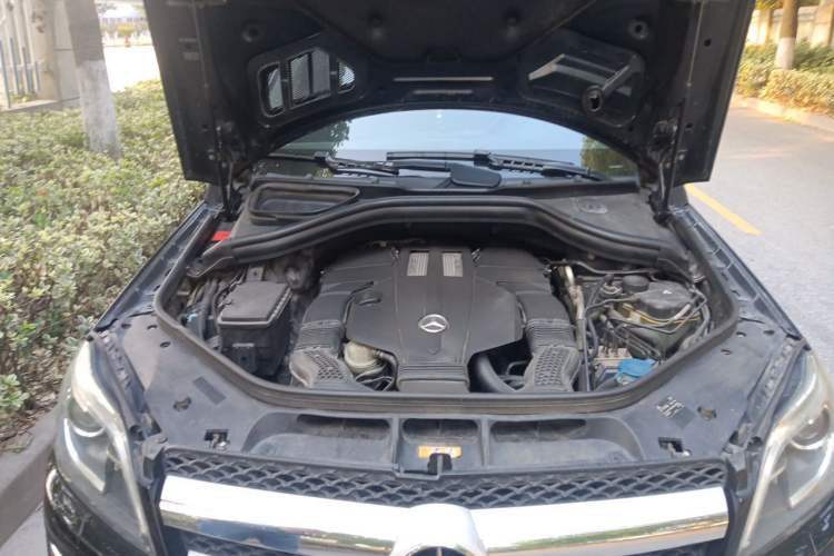 Used Mercedes-Benz GL-Class 2014 GL 400 4MATIC Luxury Model Engine Bay