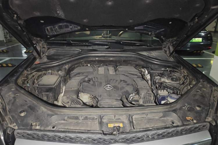 Used Mercedes-Benz GL-Class 2014 GL 400 4MATIC Dynamic Model Engine Bay