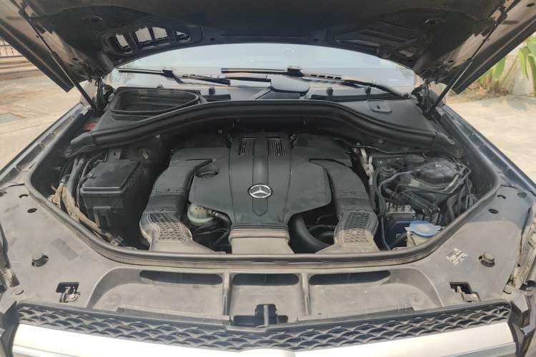 Used Mercedes-Benz GL-Class 2014 GL 400 4MATIC Dynamic Model Engine Bay