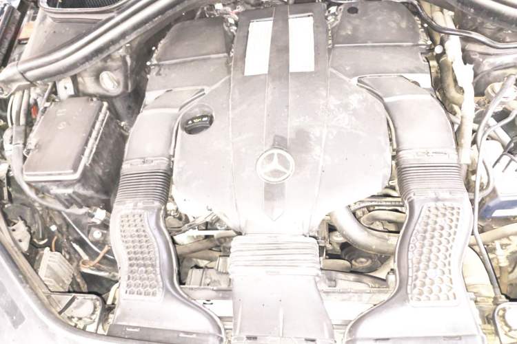 Used Mercedes-Benz GL-Class 2014 GL 400 4MATIC Luxury Model Engine Bay