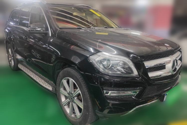 Used Mercedes-Benz GL-Class 2014 GL 400 4MATIC Dynamic Model Front Right 45 Deg