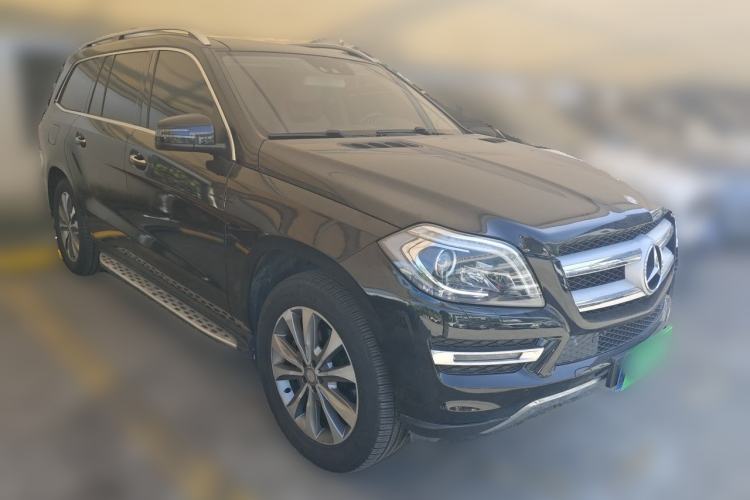 Used Mercedes-Benz GL-Class 2014 GL 400 4MATIC Luxury Model Front Right 45 Deg
