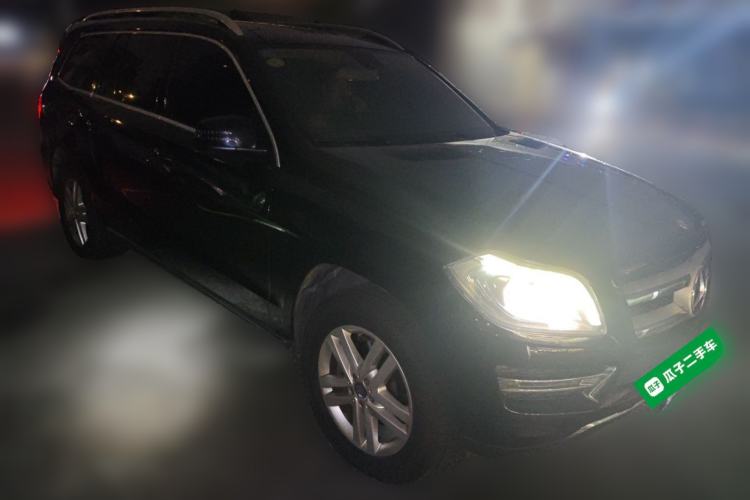 Used Mercedes-Benz GL-Class 2014 GL 400 4MATIC Dynamic Model Front Right 45 Deg