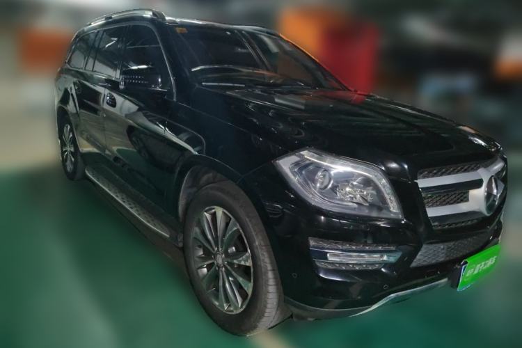 Used Mercedes-Benz GL-Class 2014 GL 400 4MATIC Luxury Model Front Right 45 Deg