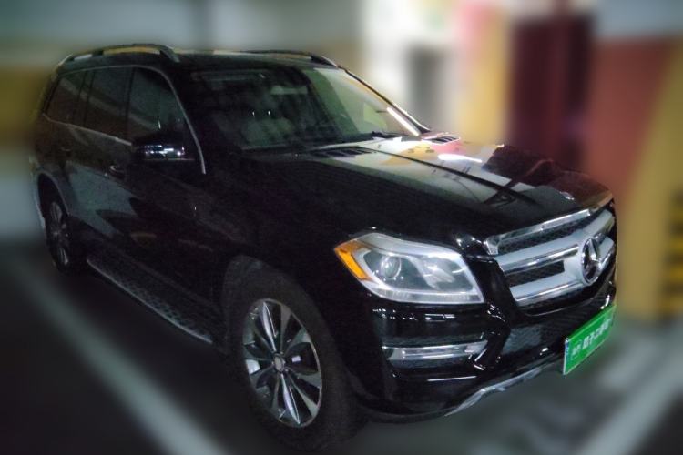Used Mercedes-Benz GL-Class  Front Right 45 Deg