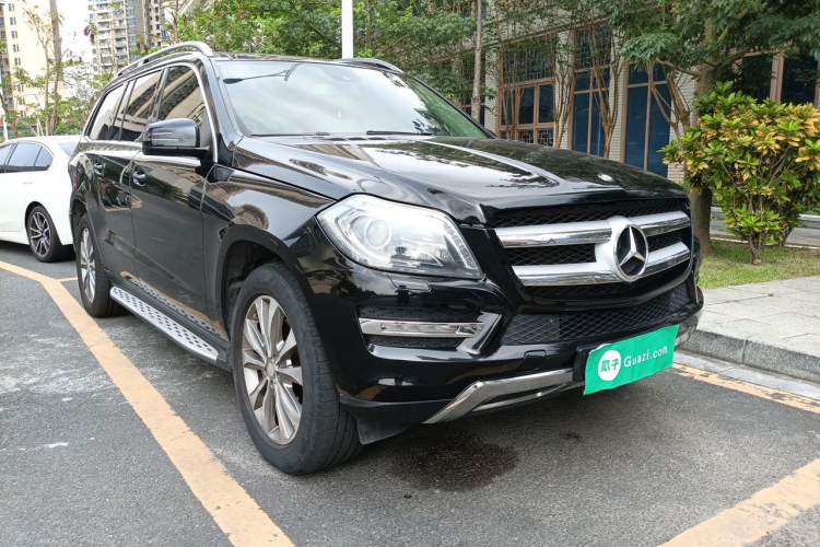Used Mercedes-Benz GL-Class 2014 GL 400 4MATIC Dynamic Model Front Right 45 Deg