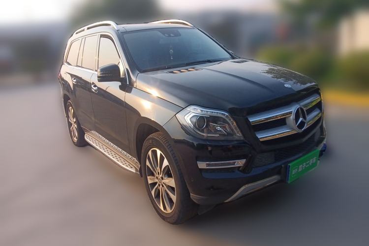 Used Mercedes-Benz GL-Class 2014 GL 400 4MATIC Luxury Model Front Right 45 Deg