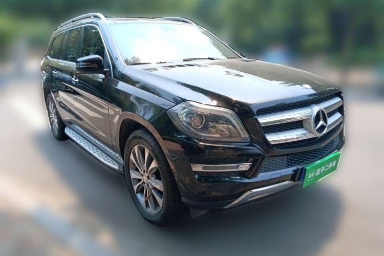 Used Mercedes-Benz GL-Class  Front Right 45 Deg