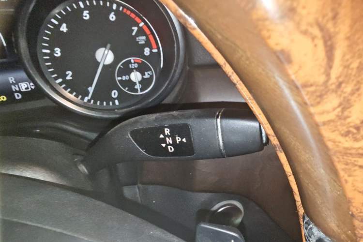 Used Mercedes-Benz GL-Class 2014 GL 400 4MATIC Luxury Model Gear Lever