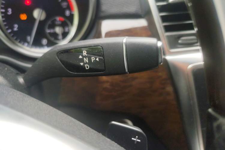 Used Mercedes-Benz GL-Class 2014 GL 400 4MATIC Dynamic Model Gear Lever