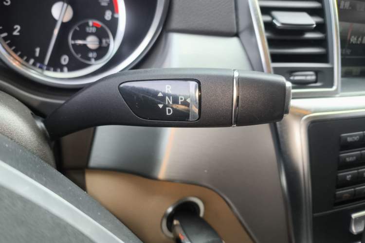 Used Mercedes-Benz GL-Class 2014 GL 400 4MATIC Dynamic Model Gear Lever