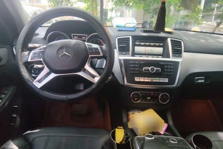 Used Mercedes-Benz GL-Class 2014 GL 400 4MATIC Dynamic Model Interior 2