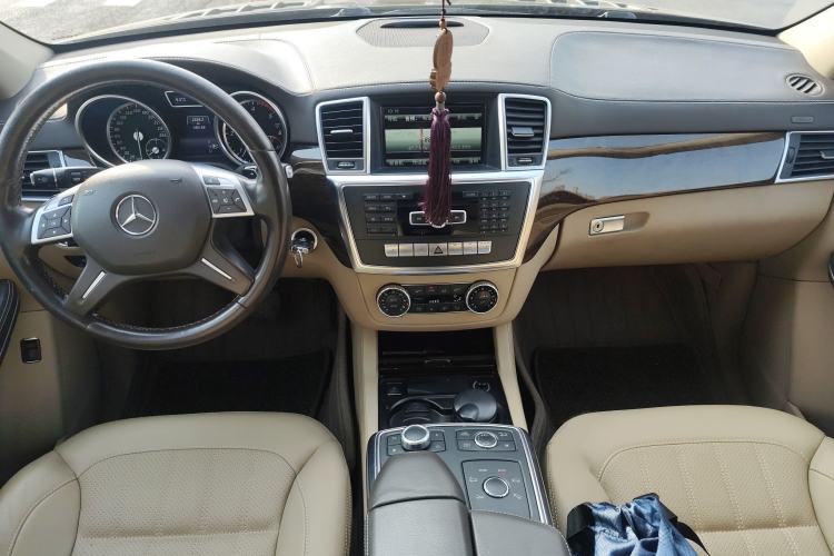 Used Mercedes-Benz GL-Class 2014 GL 350 CDI 4MATIC Interior 2