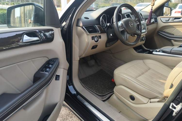 Used Mercedes-Benz GL-Class 2014 GL 350 CDI 4MATIC Interior 3
