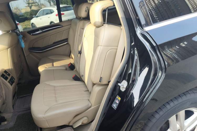 Used Mercedes-Benz GL-Class 2014 GL 350 CDI 4MATIC Interior 4
