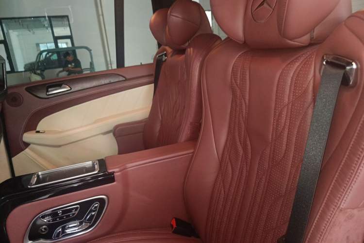 Used Mercedes-Benz GL-Class 2014 GL 400 4MATIC Dynamic Model Left Rear Seat