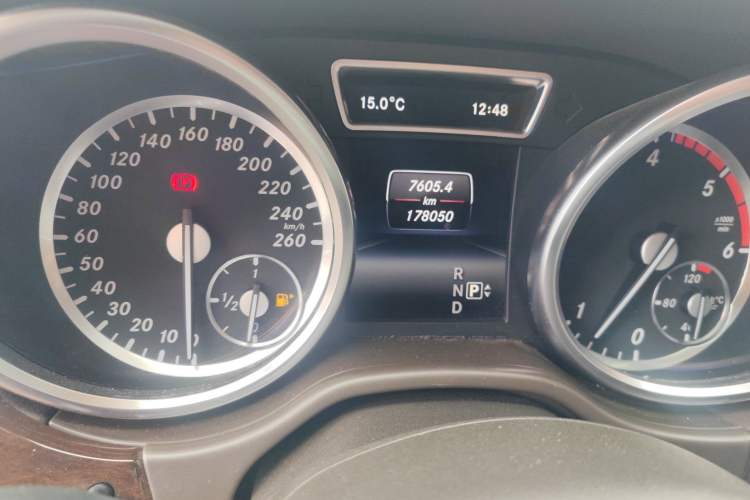 Used Mercedes-Benz GL-Class 2014 GL 350 CDI 4MATIC Odometer Close Up