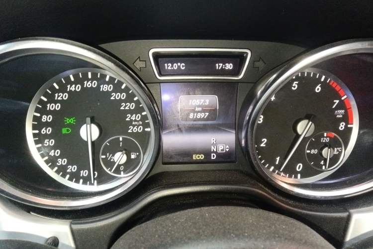 Used Mercedes-Benz GL-Class 2014 GL 400 4MATIC Dynamic Model Odometer Close Up