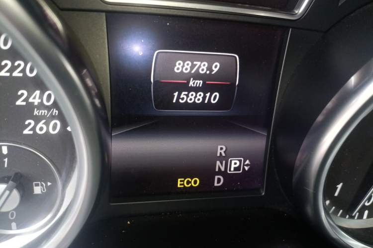Used Mercedes-Benz GL-Class 2014 GL 400 4MATIC Dynamic Model Odometer Close Up