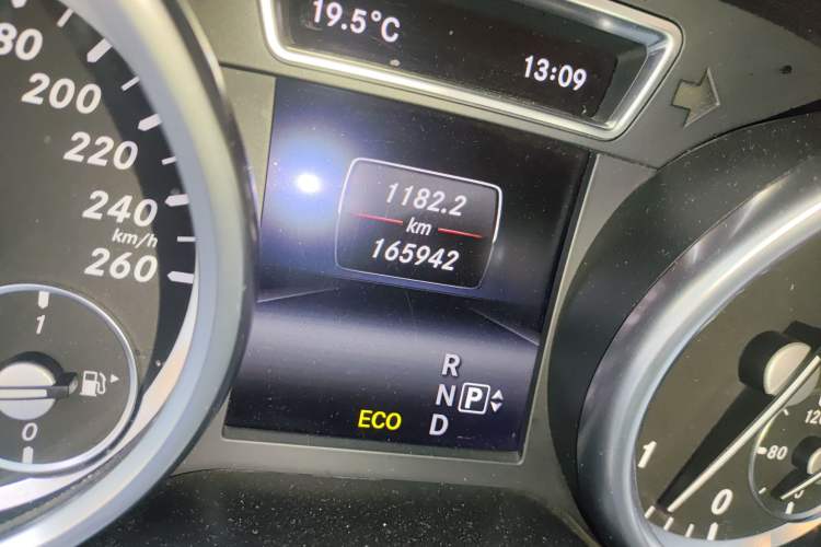 Used Mercedes-Benz GL-Class 2014 GL 350 CDI 4MATIC Odometer Close Up