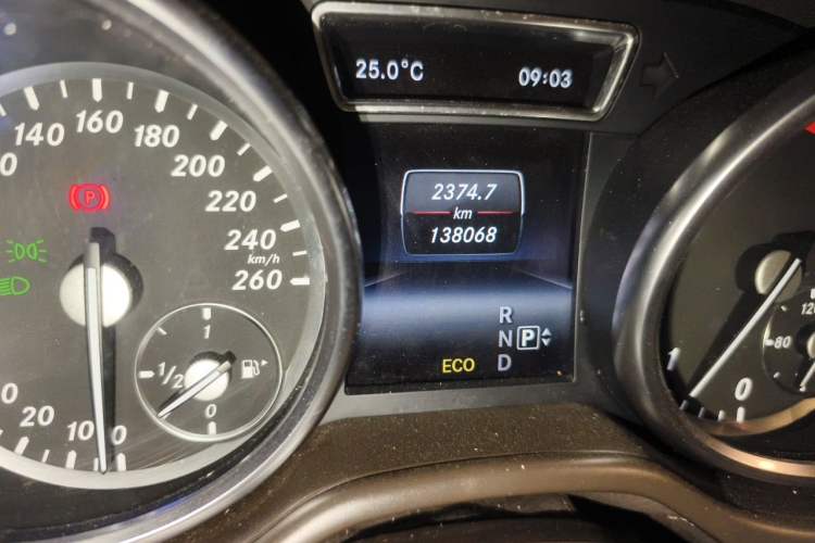 Used Mercedes-Benz GL-Class 2014 GL 350 CDI 4MATIC Odometer Close Up